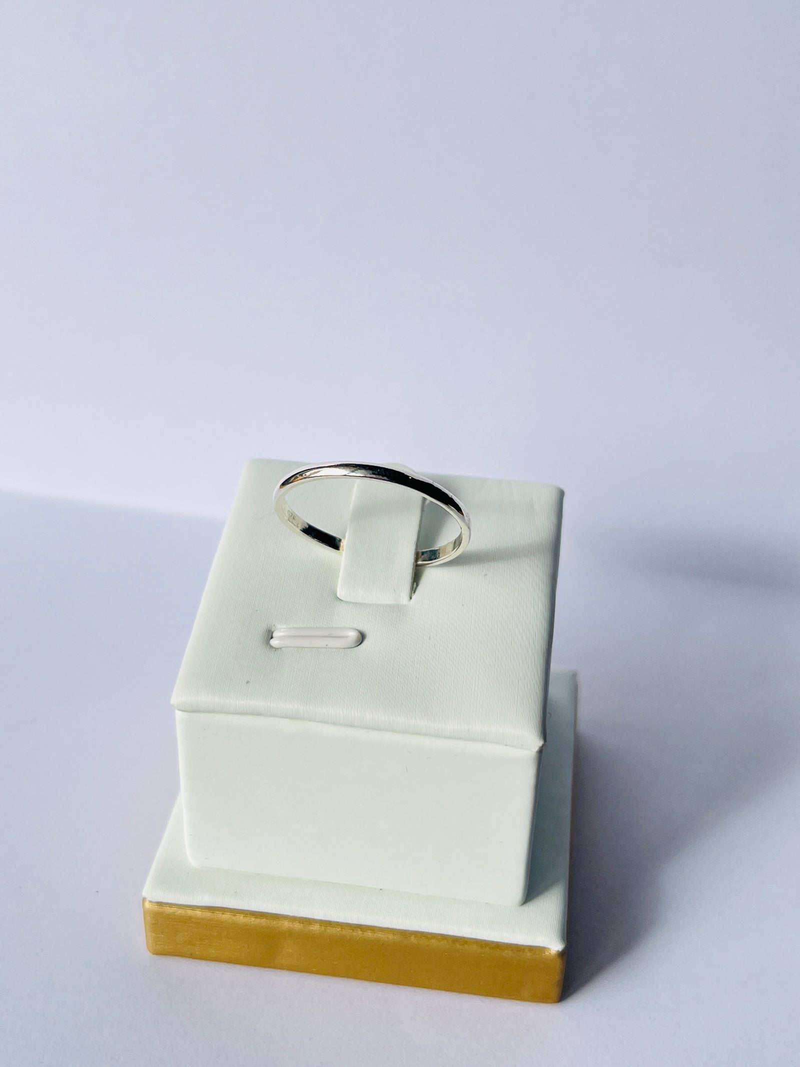 Anillo ilusión delgada